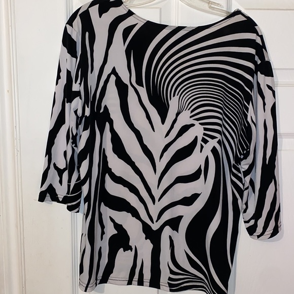 3/$30 Vintage Valentina Shirt - Picture 4 of 4